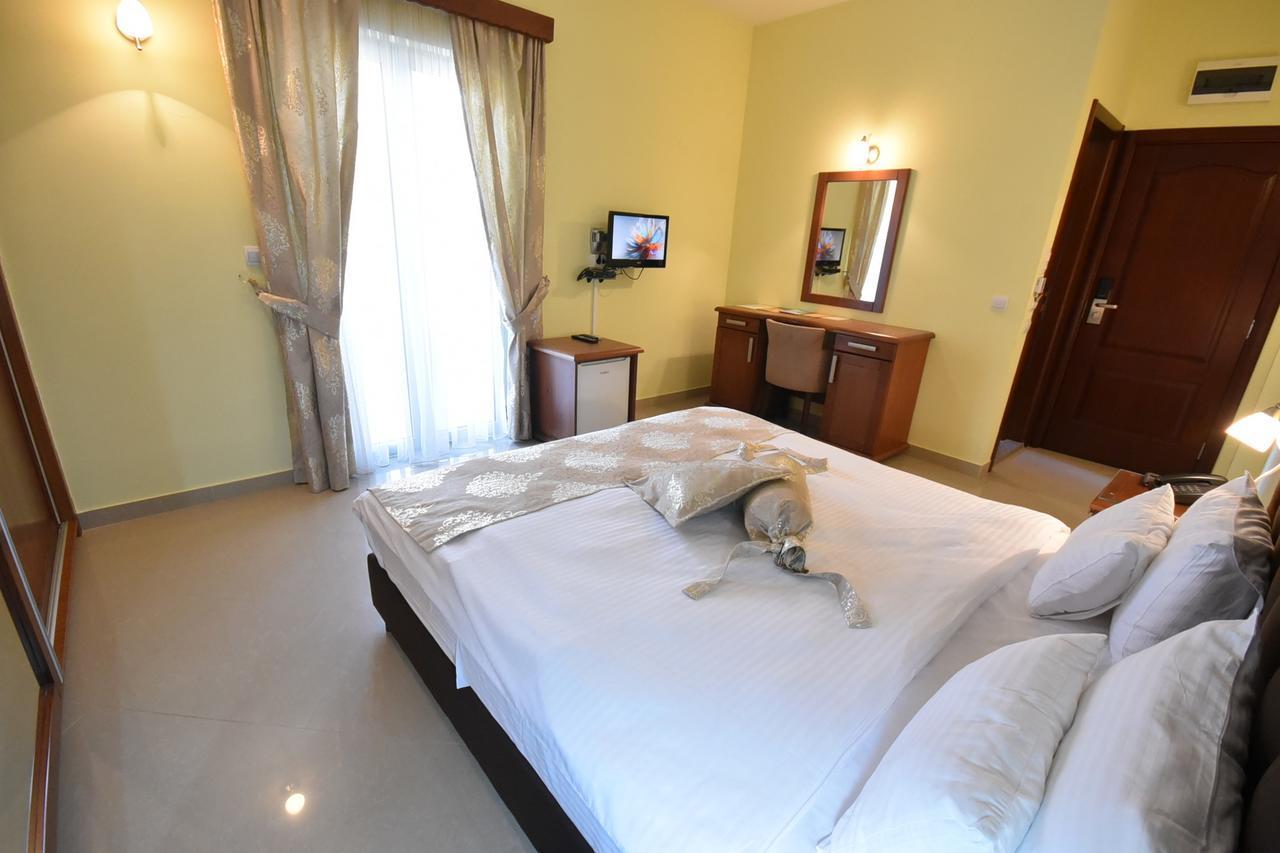 Hotel Ellena Herceg Novi Exterior photo